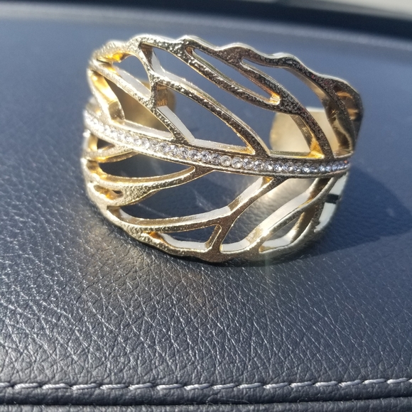 Gold tone bangle with Rhinestones - Picture 1 of 5